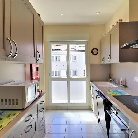 Apartment Royan, 3 Pieces, 6 Personnes - Fr-1-738-23